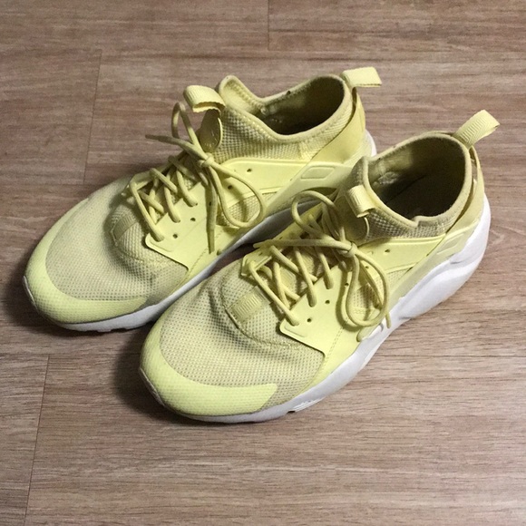 yellow nike huarache run ultra